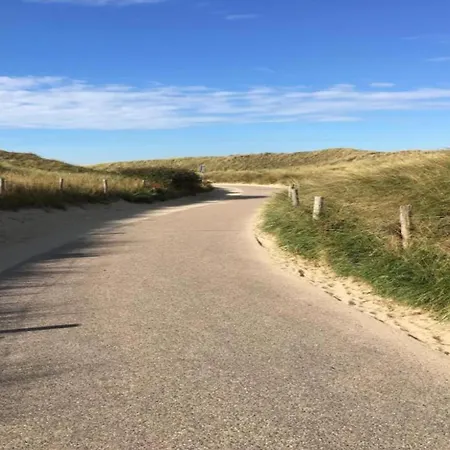By Dunes With Balcony Views דירה *